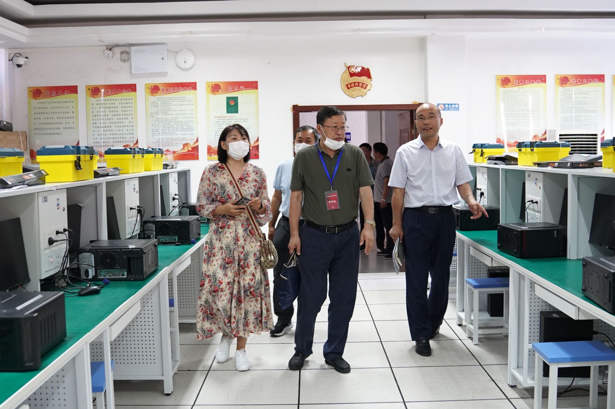 参观3.jpg